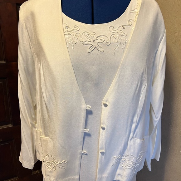 Cream colored sleeveless dress with cover jacket and embroidered size 16 - Picture 2 of 11